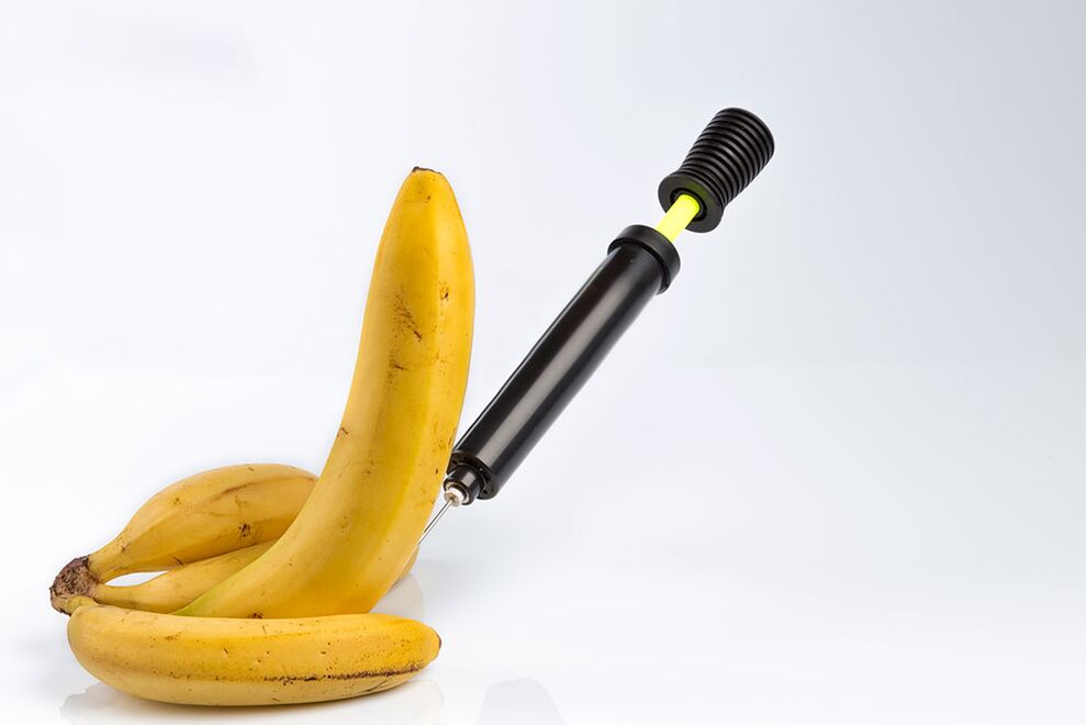бананова инжекция симулира инжекция за уголемяване на пениса